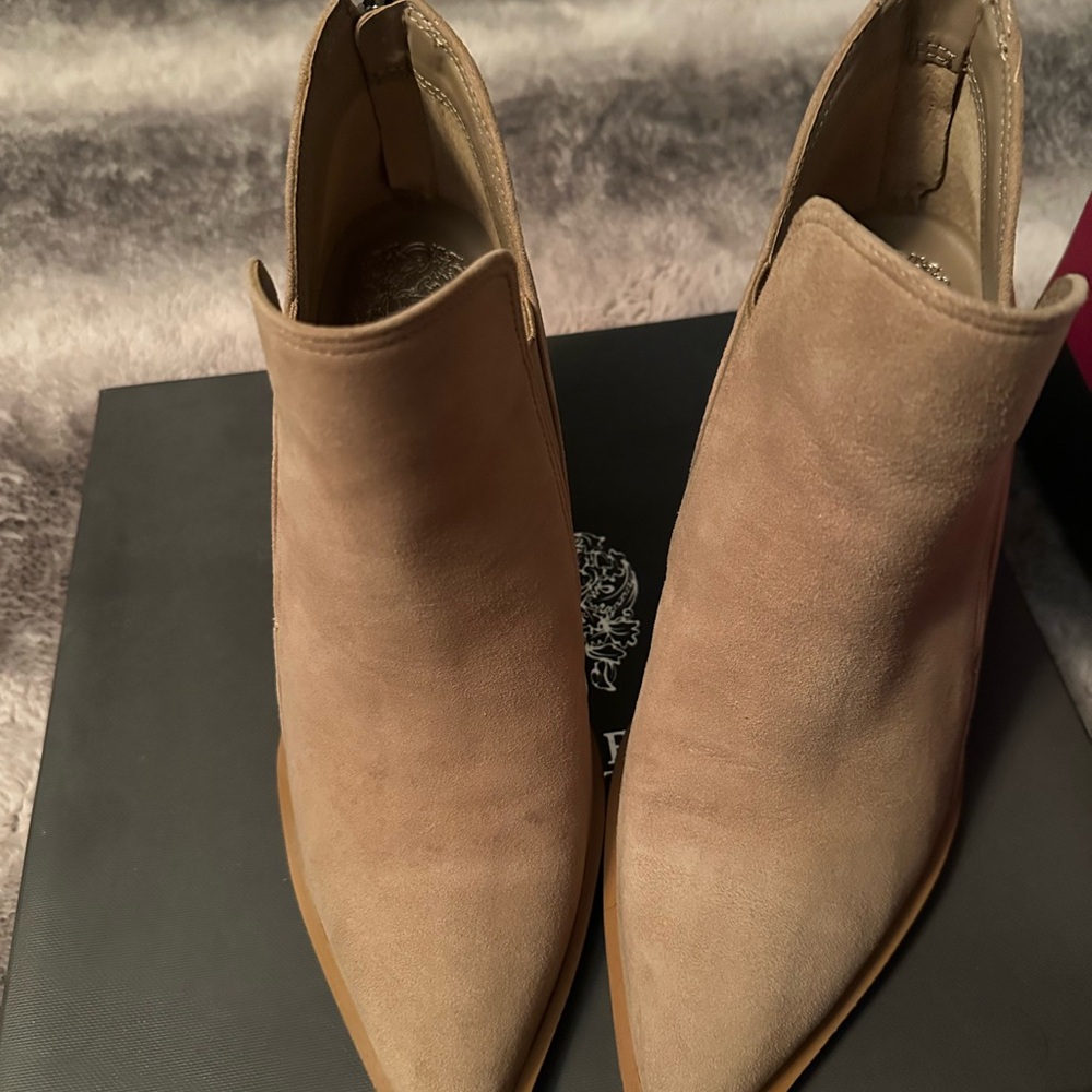 Vince Camuto Tan Ankle Booties size 71/2 but more like 7 due to the pointed toe.